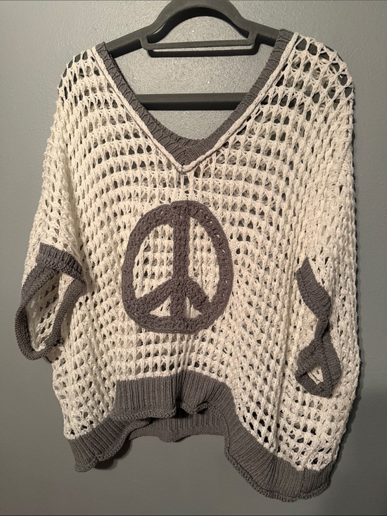 POL Sweaters - POL Open-Knit Cream Sweater with Gray Peace Sign Trim